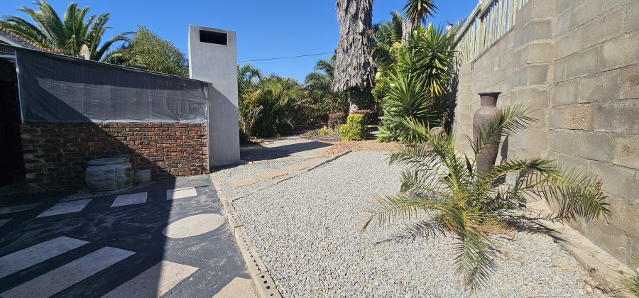 5 Bedroom Property for Sale in Middedorp Western Cape